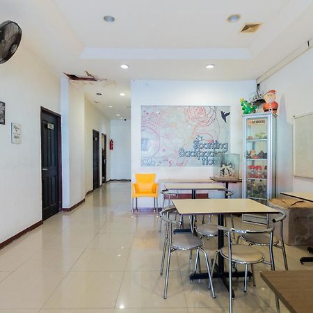 Reddoorz At Sparkling Hotel Surabaya Exterior photo