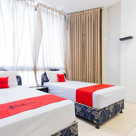 Reddoorz At Sparkling Hotel Surabaya Exterior photo